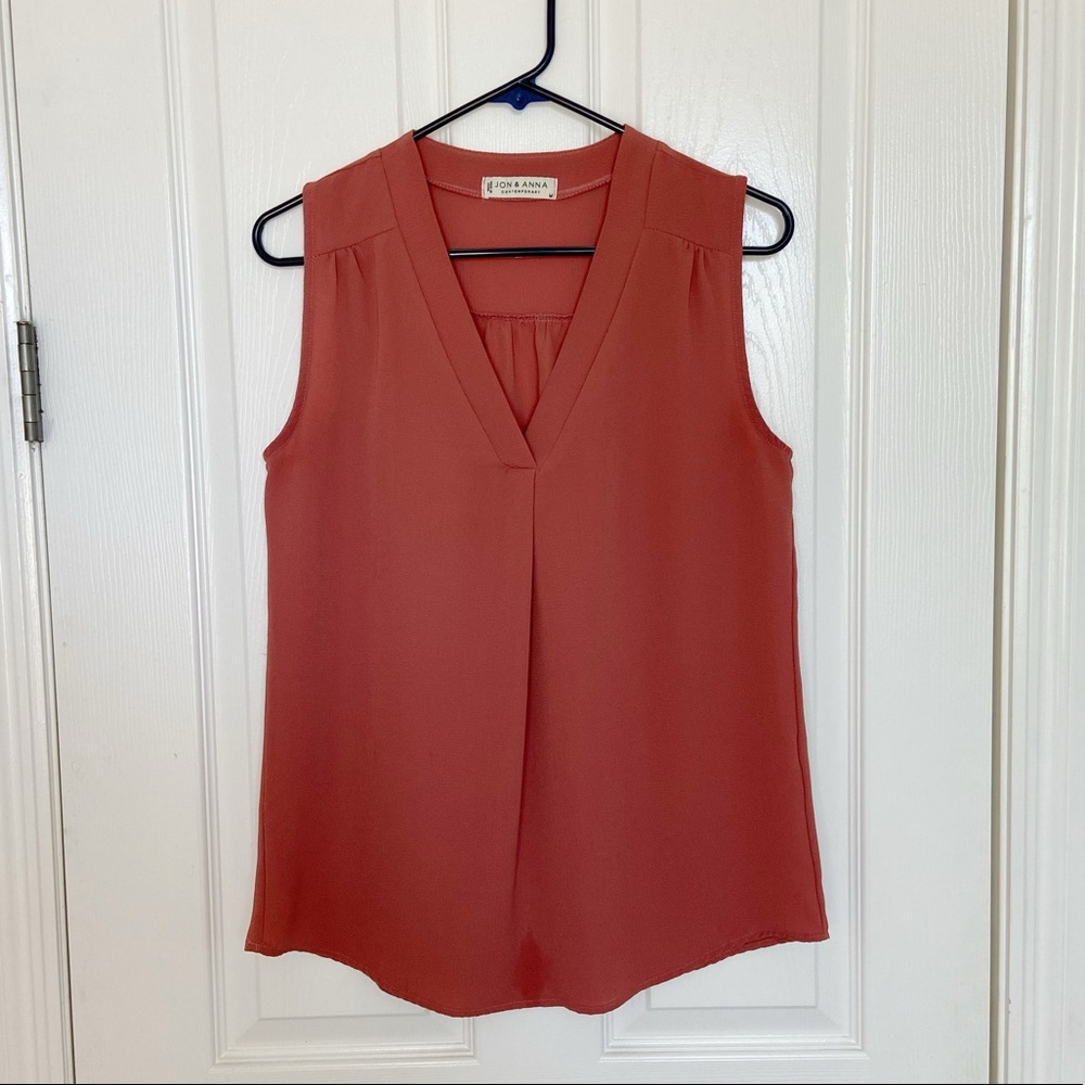 V neck sleeveless blouse